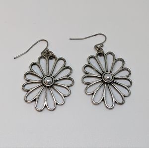 flower dangle earrings with pearls
